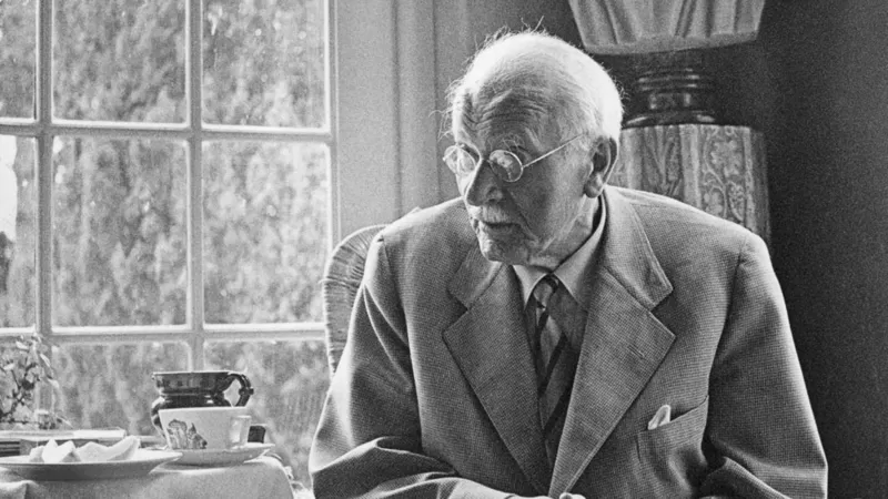 Jung recibió a la BBC en su casa de Zúrich. Fue una de las últimas entrevistas de su vida.