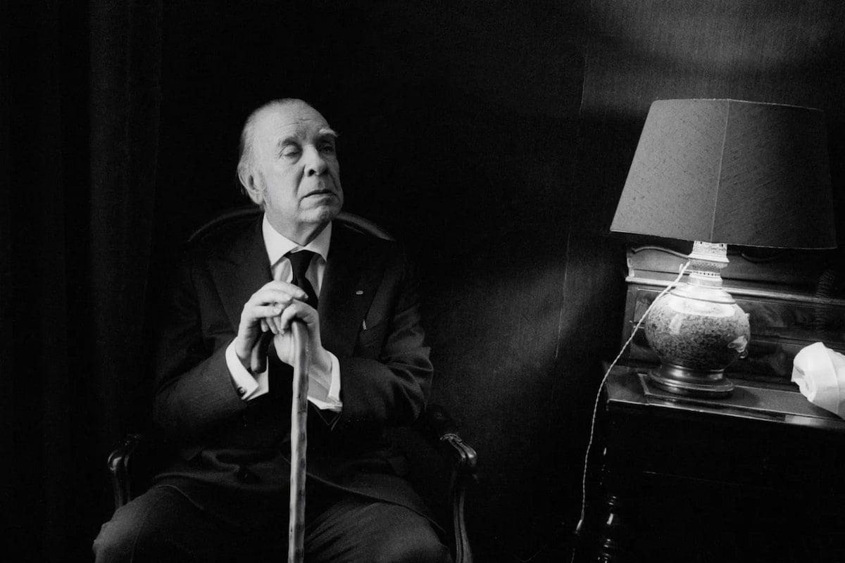 "La amistad no necesita frecuencia": las ventajas de la amistad sobre el amor, según Borges