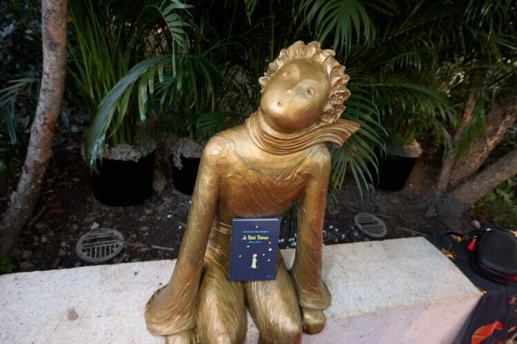 el principito escultura bronce nueva york icono literario literatura 4
