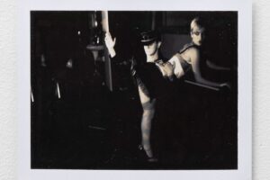 Los claroscuros de la escena teatral de New York en las polaroids de Gail Thacker [NSFW]