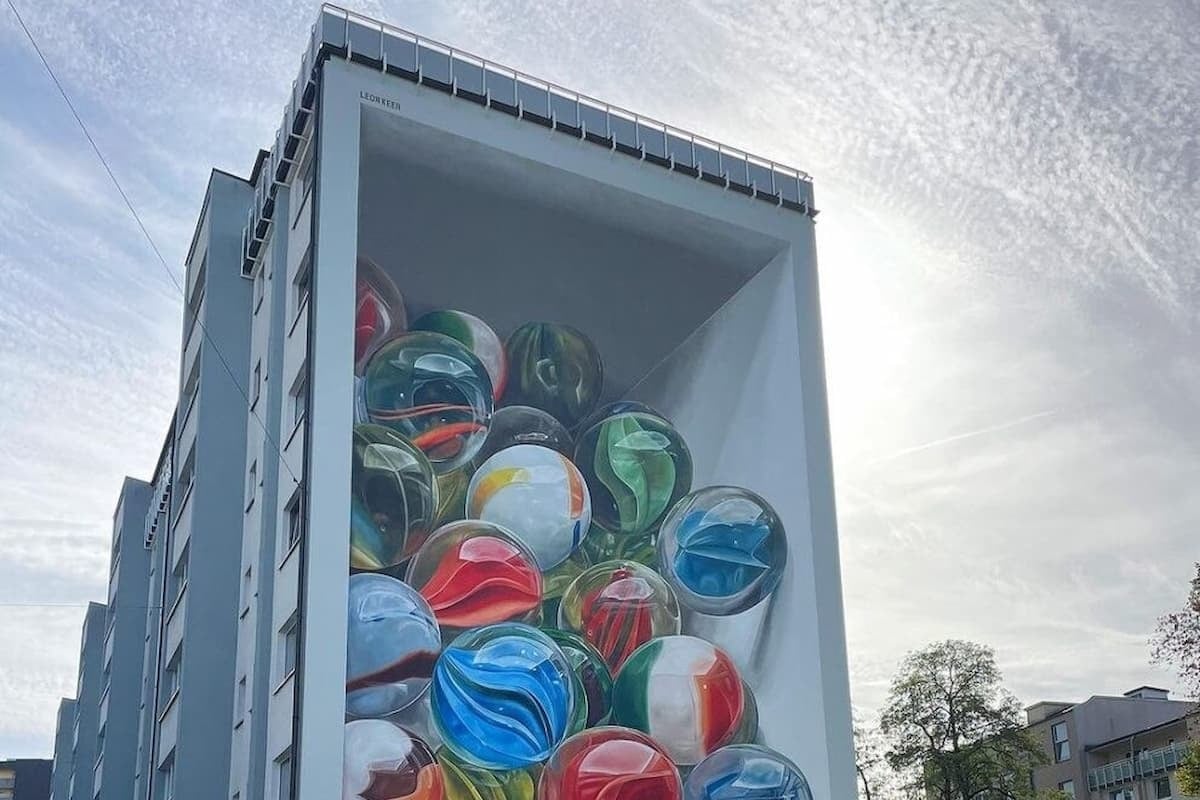 El artista urbano Leon Keer crea increíbles efectos ópticos con sus graffitis