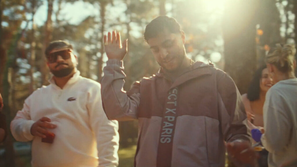 Dollar Selmouni y Daviles de Novelda en el videoclip No me dices na
