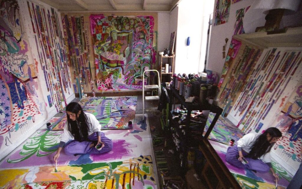 La artista Ana Malta, en su estudio.