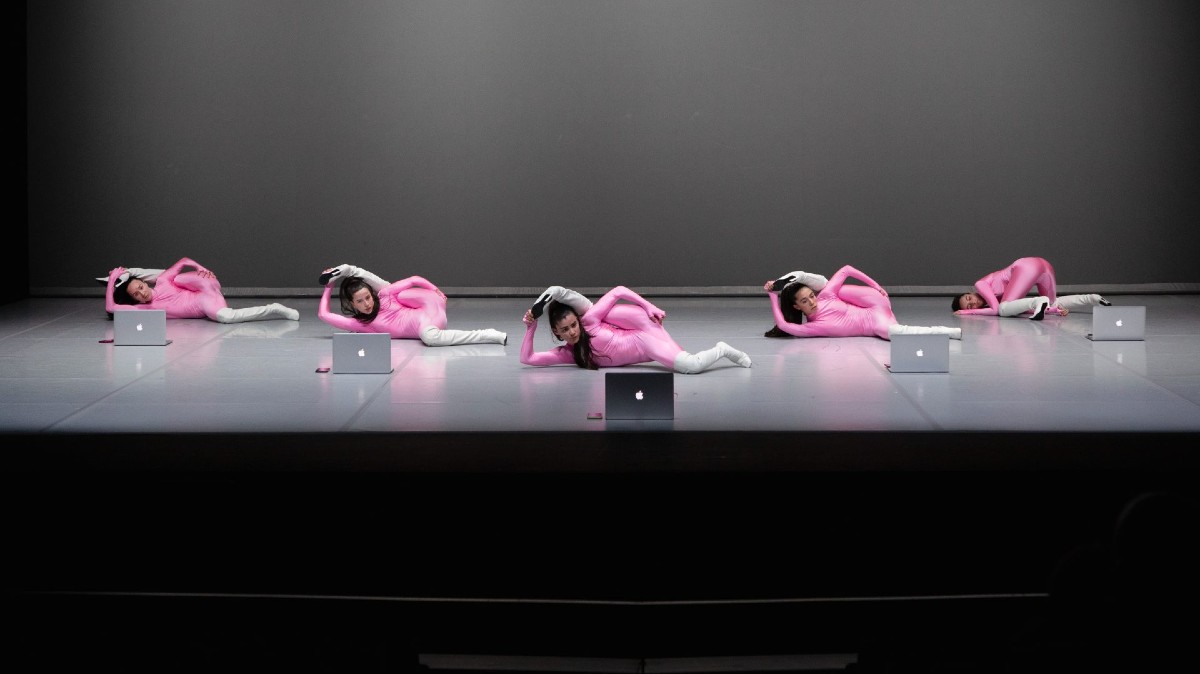 'SOLAS' es una coreografía sobre la sobreexposición del cuerpo femenino