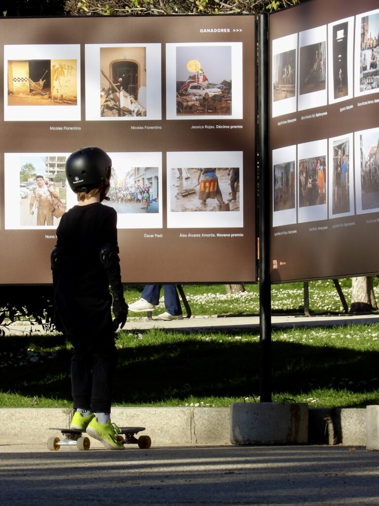 Foto exposición "Voluntarios por amor" en el Parque del Retiro de Madrid.