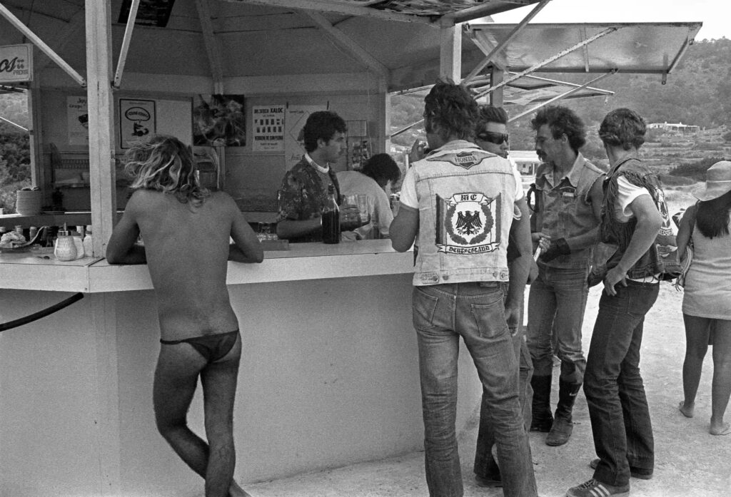 Fotografía del artista español Oriol Maspons en Ibiza en los años 80