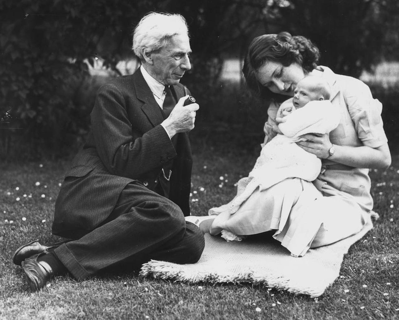 "Temer al amor es temer a la vida": 20 citas célebres de Bertrand Russell