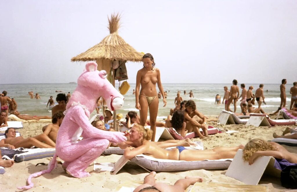 Fotografía del artista español Oriol Maspons en Ibiza en los años 80