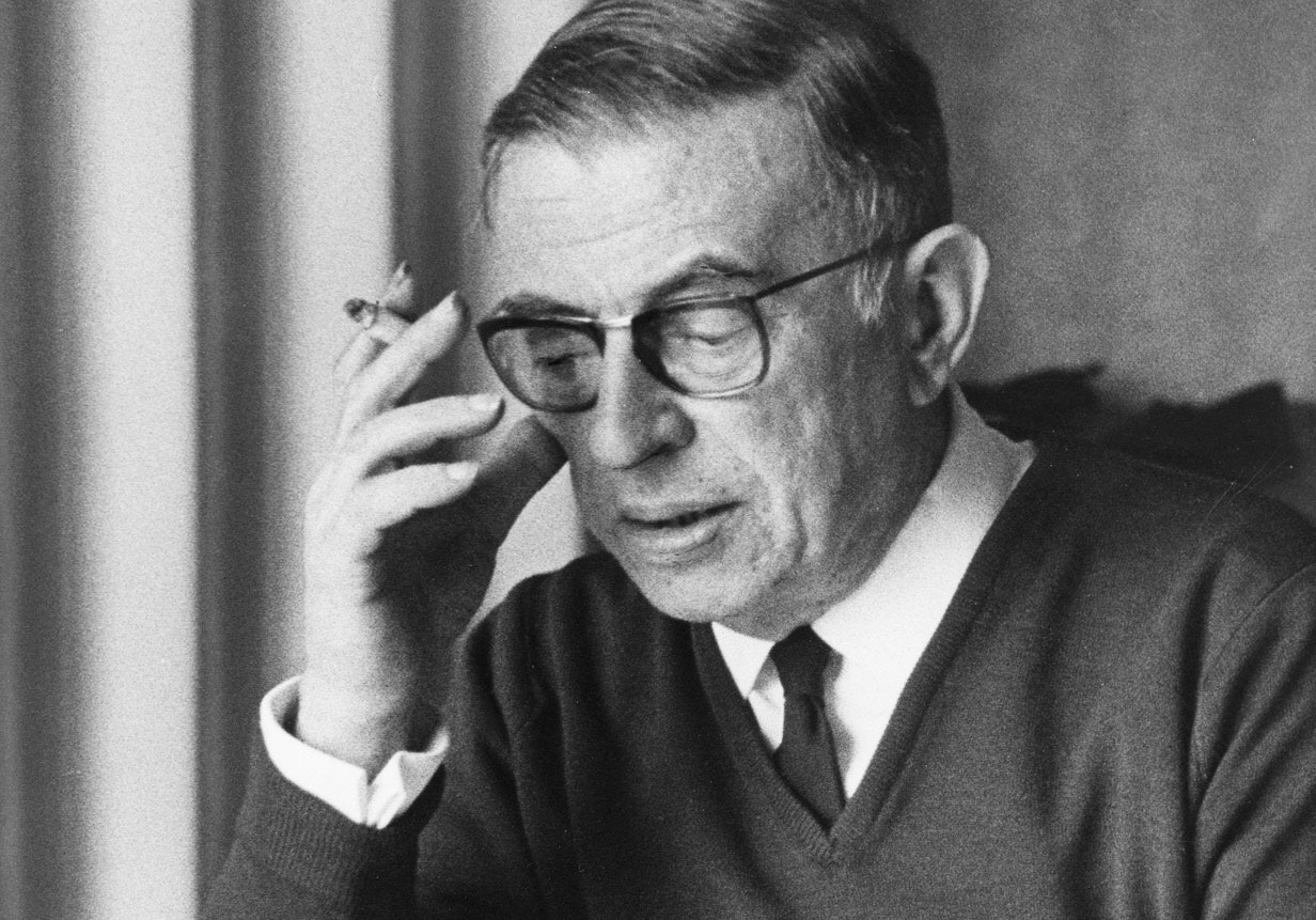 "Solo el que no está avanzando, tiene tiempo para molestar": 40 citas de Sartre
