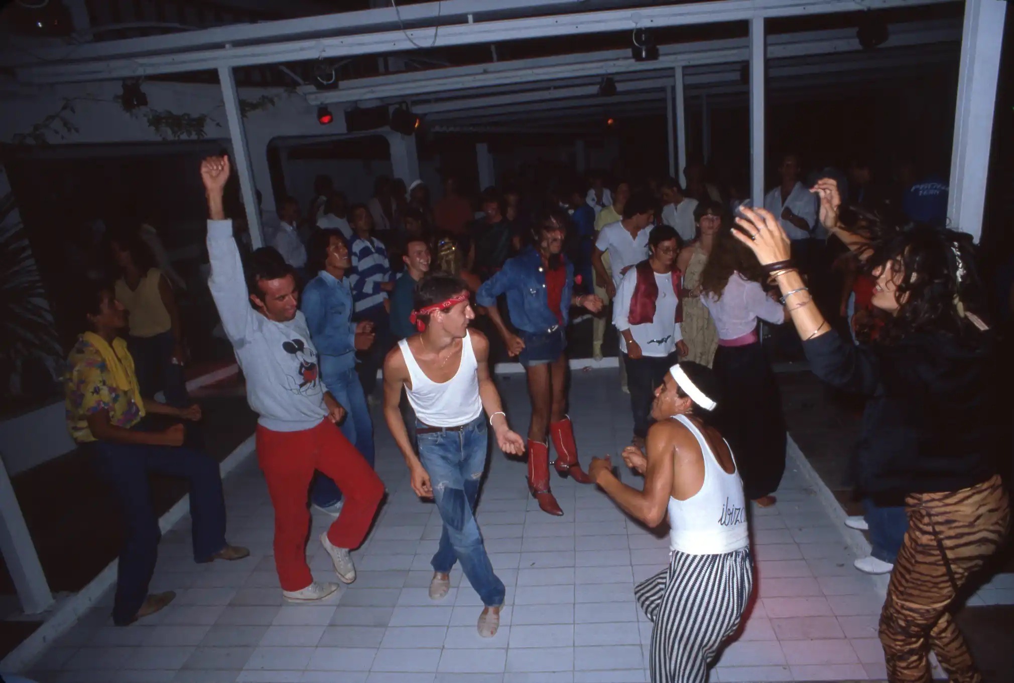 Ibiza al desnudo, Oriol Maspon capturó la libertad de la isla en los años 80 (NSFW)