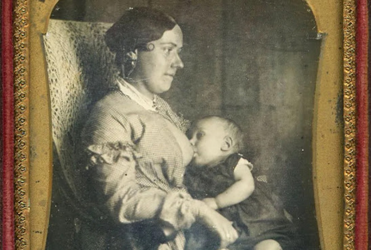 Belleza inusual en estos retratos de mujeres victorianas amamantando a sus bebés