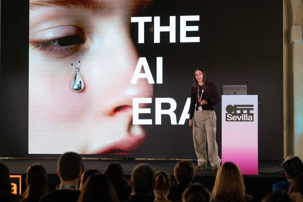 Charla de Johanna Jaskowska acerca de la Inteligencia Artificial.