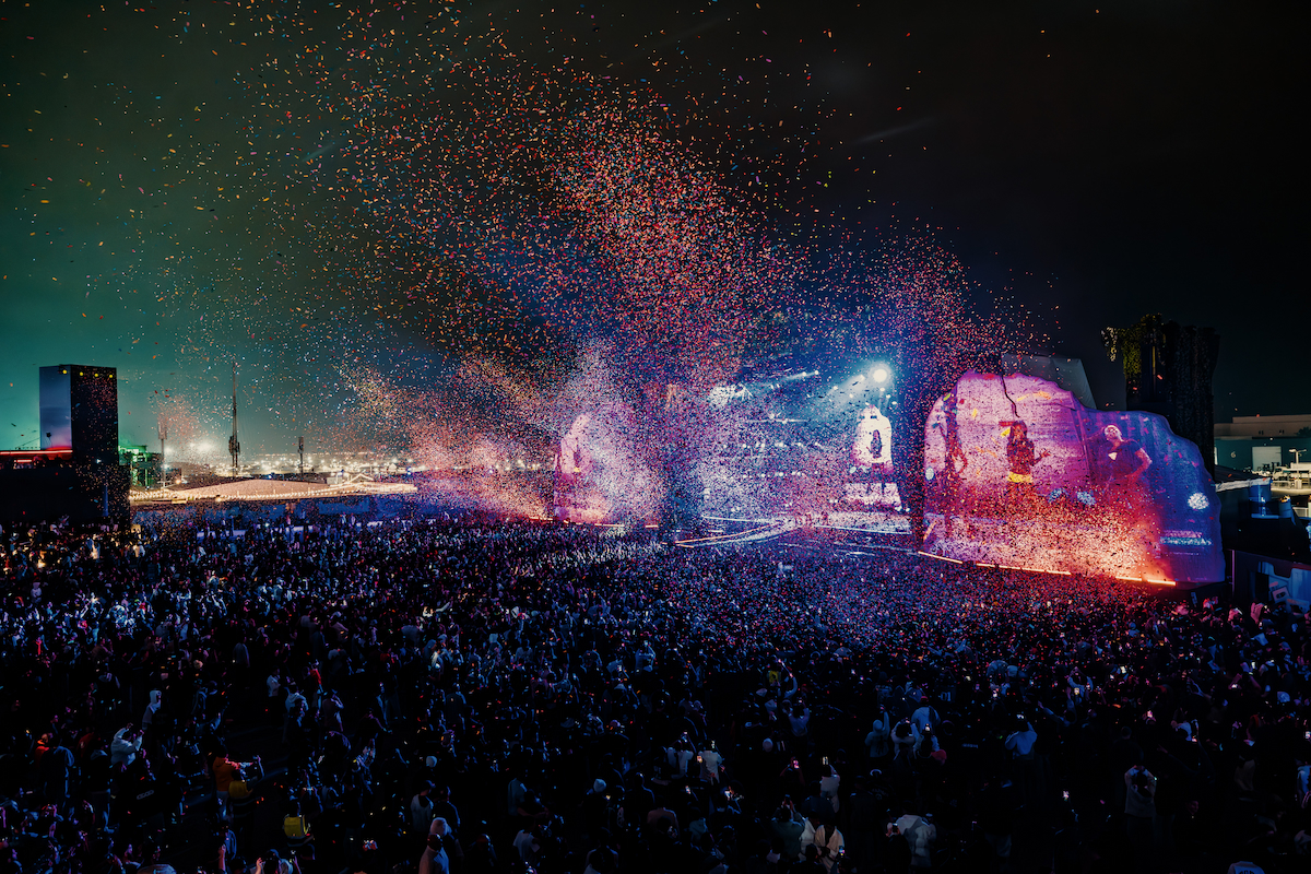 Tyla actuando en el escenario Park en SoundStorm 2025