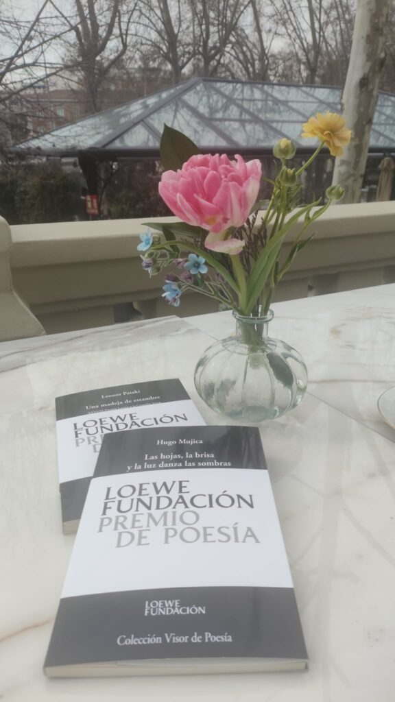 Lo dos libros premiados en el Premio Internacional de Poesía Fundación Loewe.