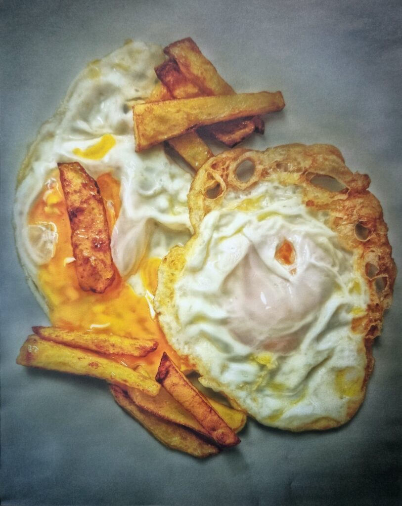 Huevos fritos con patatas, obra de Luis Feo